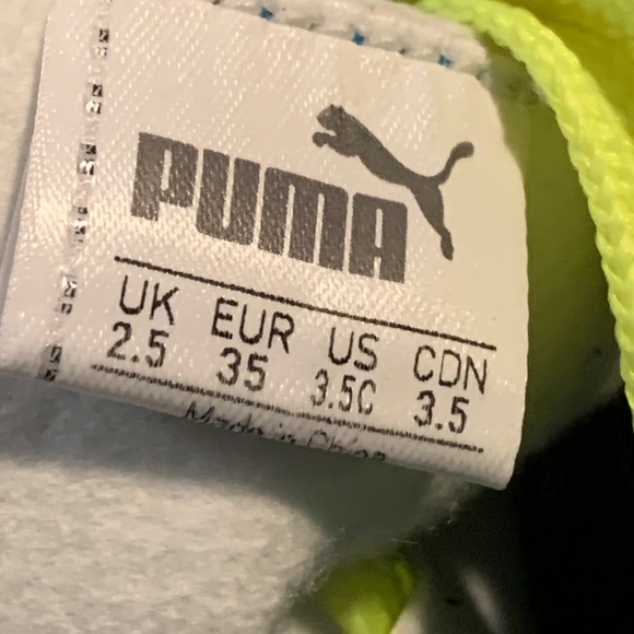 Boys BNWOT Puma Soccer Shoes - Picture 4 of 4